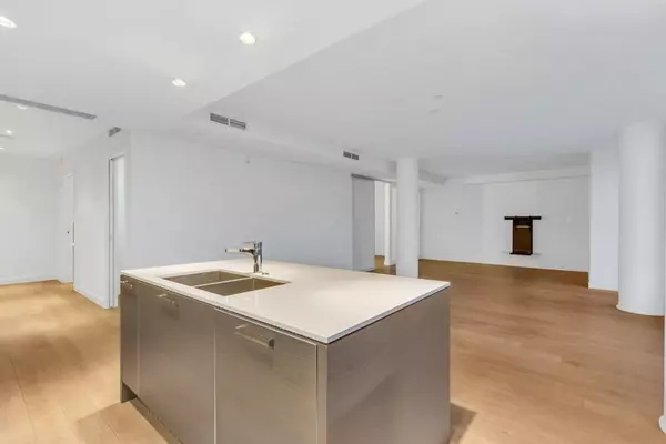 Vancouver, BC V6G 2S3,1409 W Pender ST #501