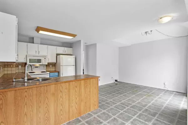 Surrey, BC V3R 1N1,15550 89 AVE #13