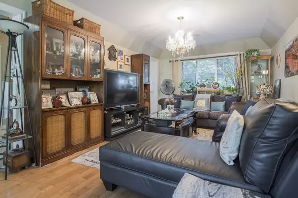 Surrey, BC V3R 5Y1,14710 106 AVE