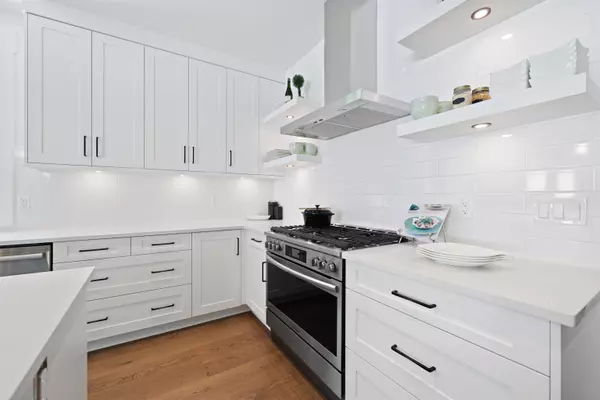 North Vancouver, BC V7M 2C6,338 W 24th ST