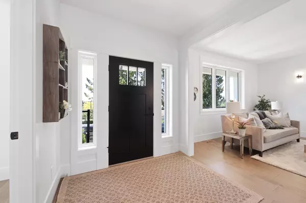 338 W 24th ST North Vancouver, BC V7M 2C6