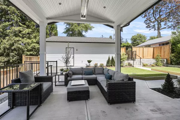 338 W 24th ST North Vancouver, BC V7M 2C6