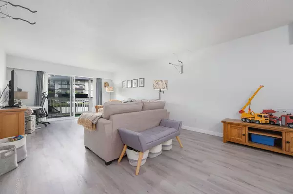 North Vancouver, BC V7J 2G8,780 Premier ST #216