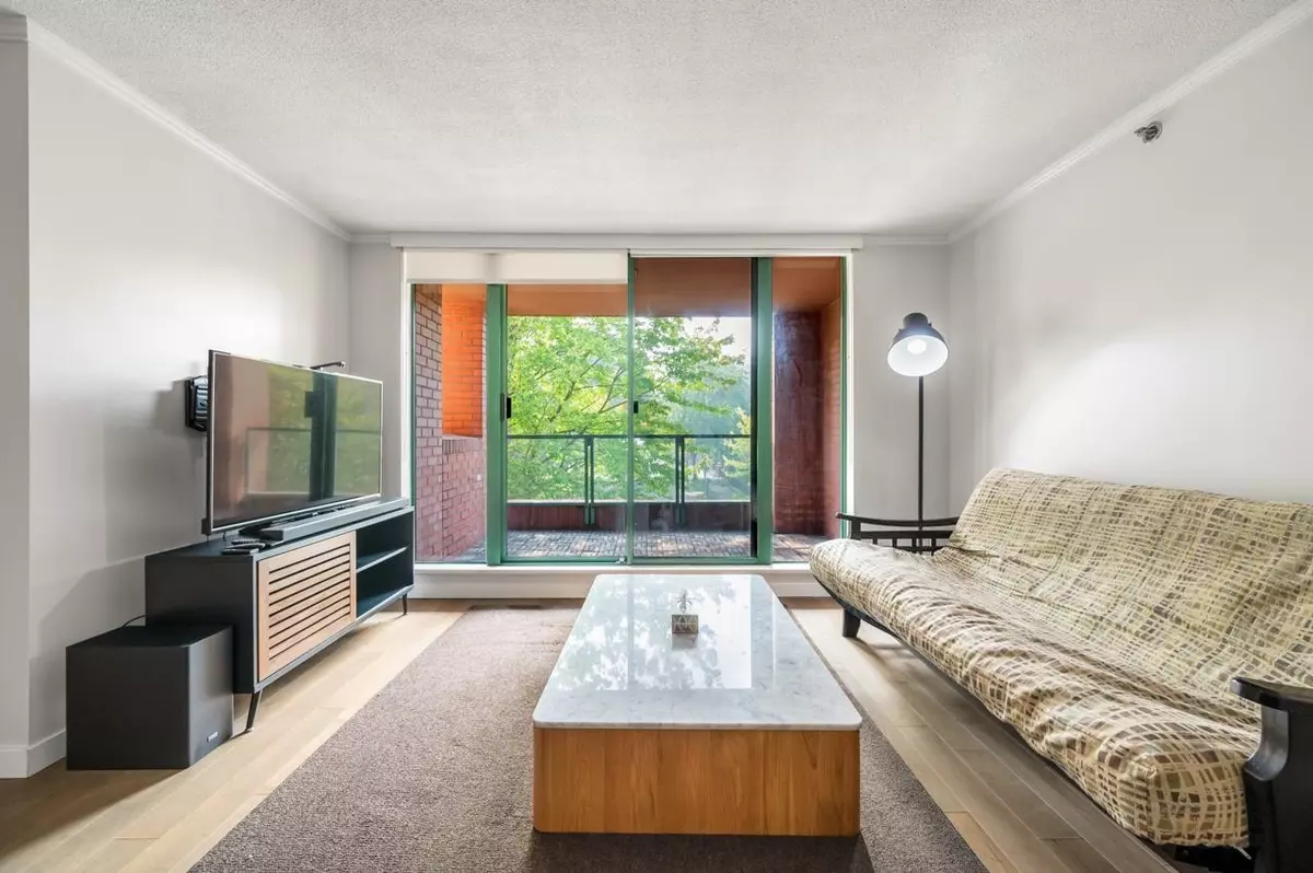 Vancouver, BC V5C 4N3,503 W 16th AVE #312