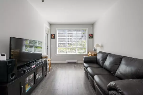 Surrey, BC V3R 0C4,15388 105 AVE #309