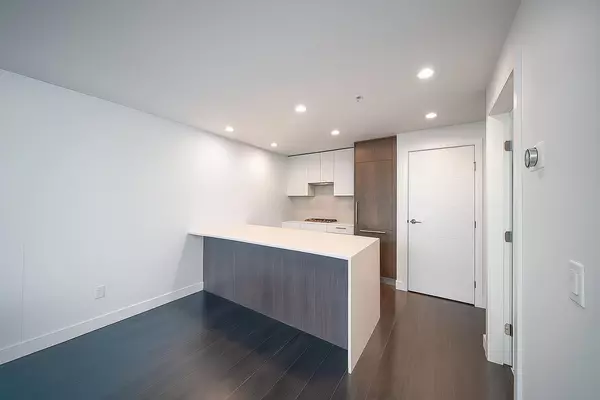 Burnaby, BC V5H 0K7,6398 Silver AVE #404