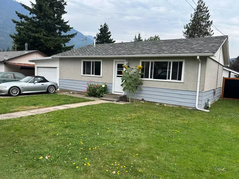567 Thacker AVE, Hope, BC V0X 1L0