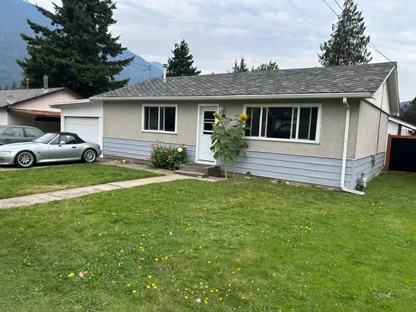 567 Thacker AVE, Hope, BC V0X 1L0