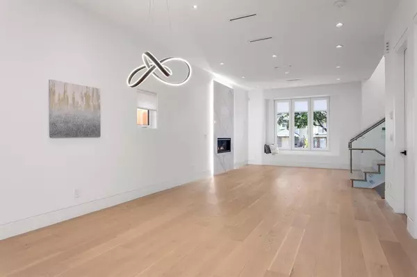 Burnaby, BC V5C 2M6,4346 Pender ST