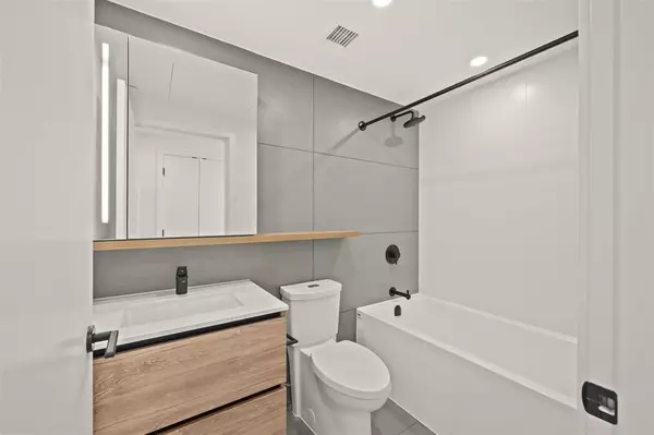 Surrey, BC V3T 0S6,13428 105 AVE #2208