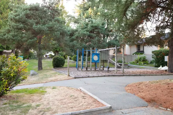 Surrey, BC V3V 4L5,9270 122 ST #702