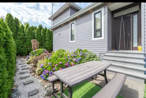 Richmond, BC V6V 2T4,5320 Rowling PL