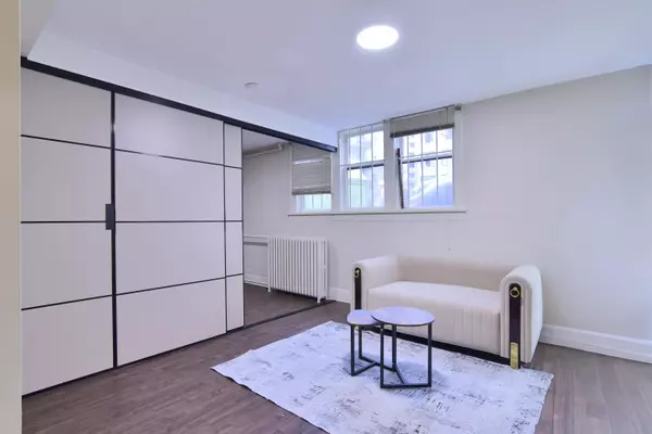 935 Jervis Street #18, Vancouver, BC V6E 2B5