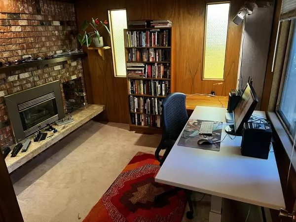 Surrey, BC V4A 1G1,13491 Marine DR