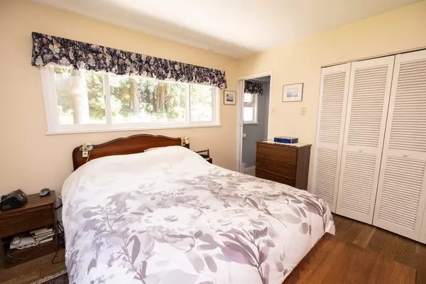 1238 Gower Point RD Gibsons, BC V0N 1V3