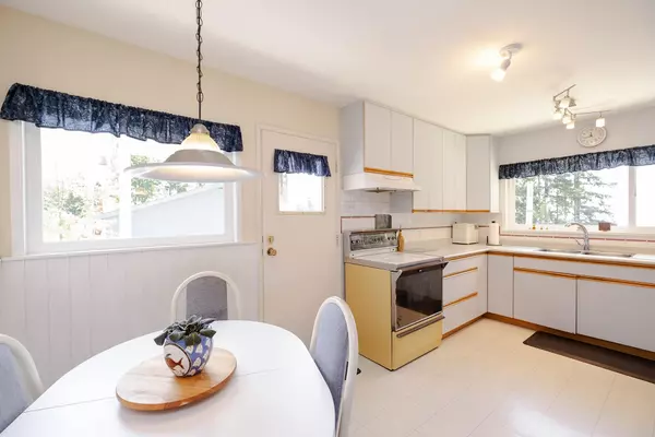 1238 Gower Point RD Gibsons, BC V0N 1V3