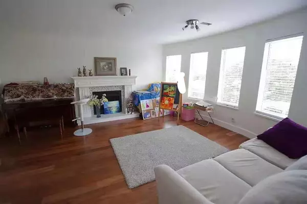 Coquitlam, BC V3B 7E7,2655 Delahaye DR