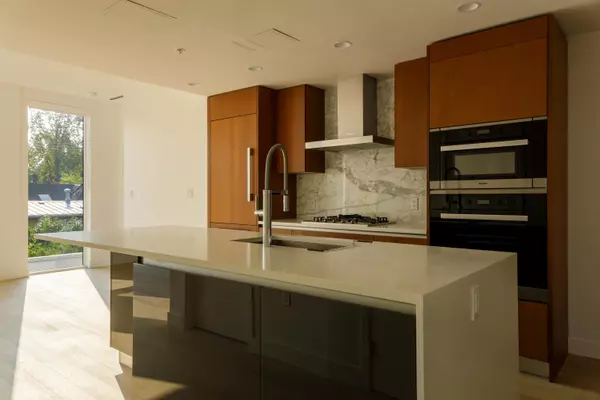 2888 Arbutus ST #402, Vancouver, BC V6J 0J1