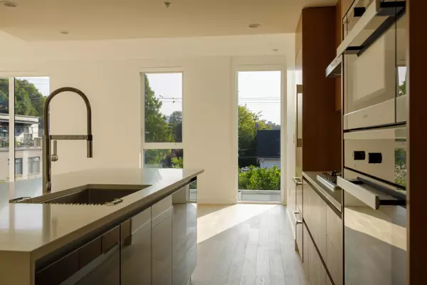 Vancouver, BC V6J 0J1,2888 Arbutus ST #402