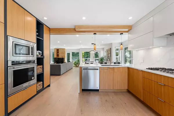 2425 Edgemont BLVD #11 North Vancouver, BC V7P 2L2