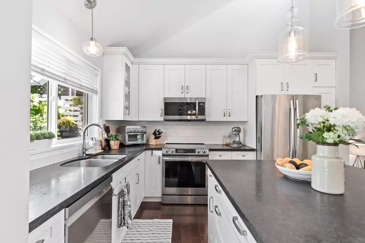 Coquitlam, BC V3C 4X9,472 Riverview CRES