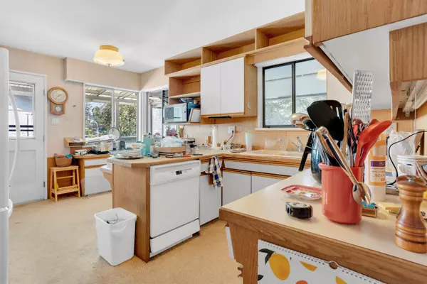 Surrey, BC V3V 5X7,9533 139 ST