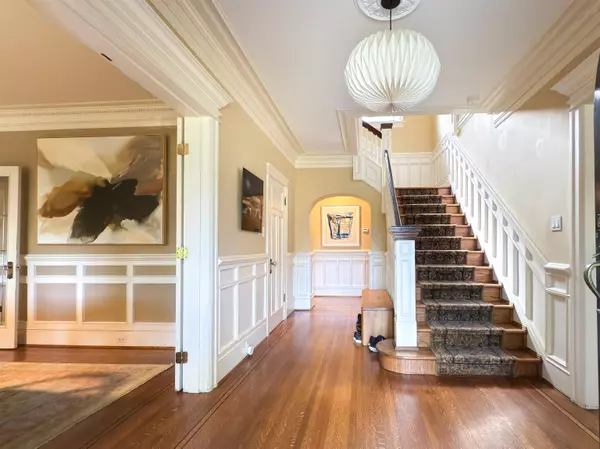 Vancouver, BC V6J 2W9,1564 W 26th AVE