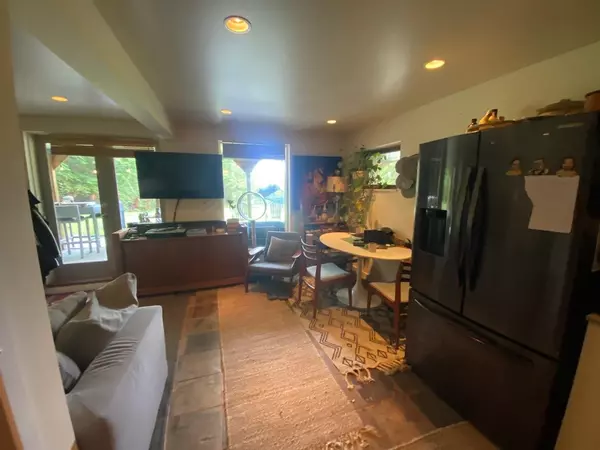 2617 Sunshine Coast HWY Roberts Creek, BC V0N 2W4