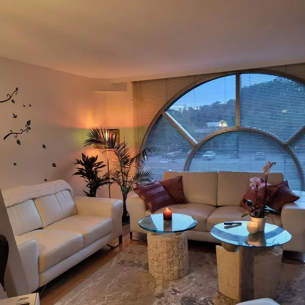 North Vancouver, BC V7J 3T5,1327 E Keith RD #205