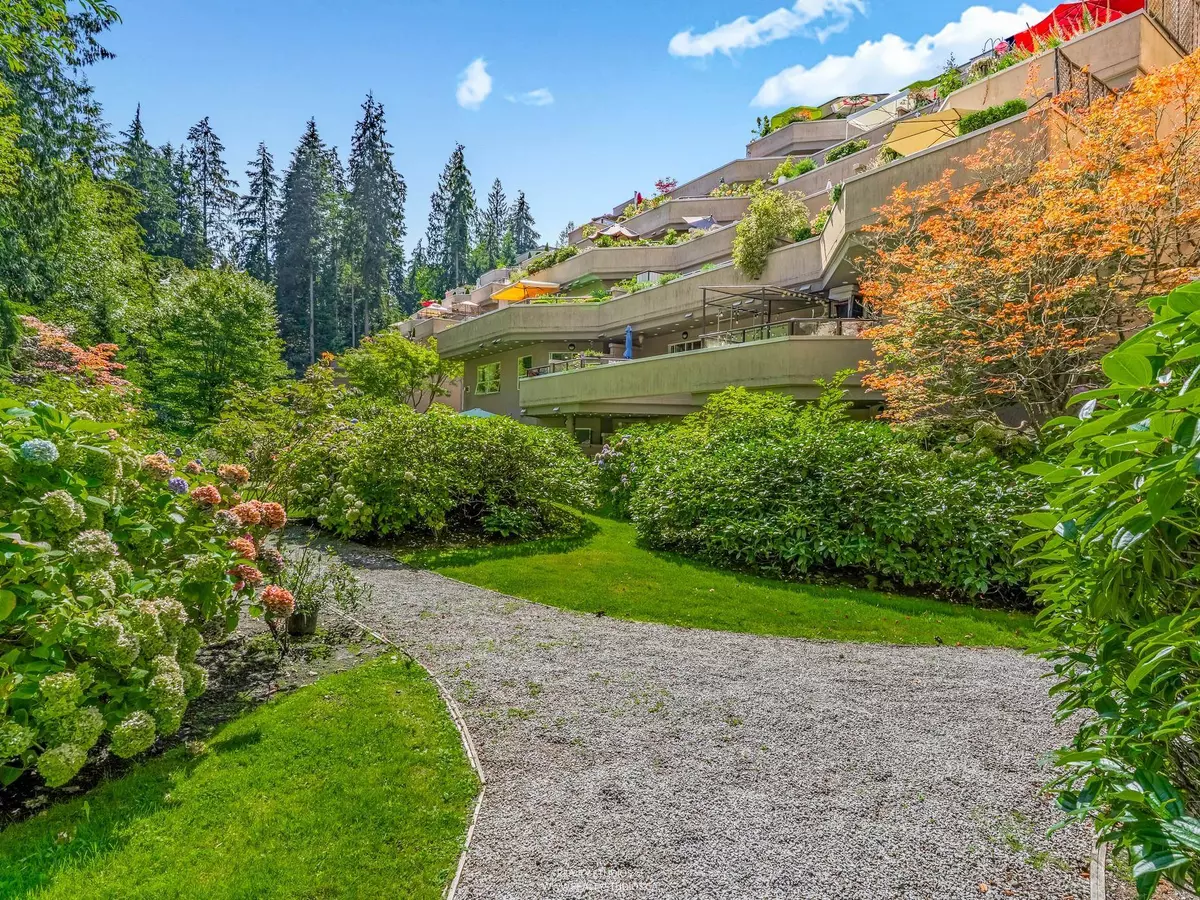 North Vancouver, BC V7G 2S2,1500 Ostler CT #305
