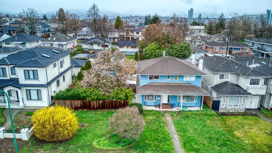 3775 Elmwood ST, Burnaby, BC V5G 1R8