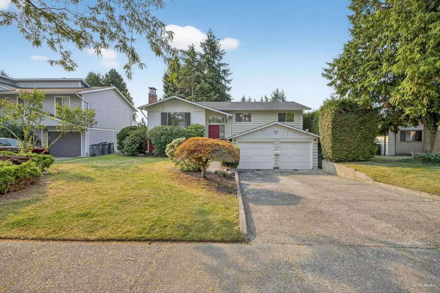 14418 18 AVE, Surrey, BC V4A 5R1
