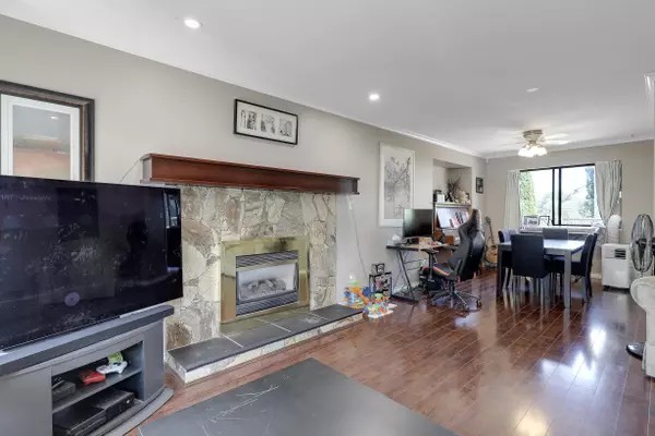 Maple Ridge, BC V2X 4K2,22705 124 AVE