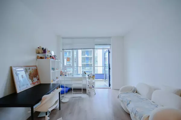 Burnaby, BC V5A 4Y8,8850 University CRES #801