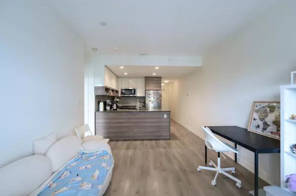 Burnaby, BC V5A 4Y8,8850 University CRES #801