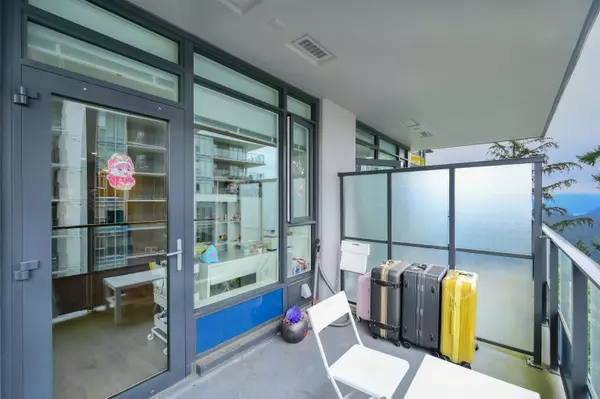 8850 University CRES #801 Burnaby, BC V5A 4Y8