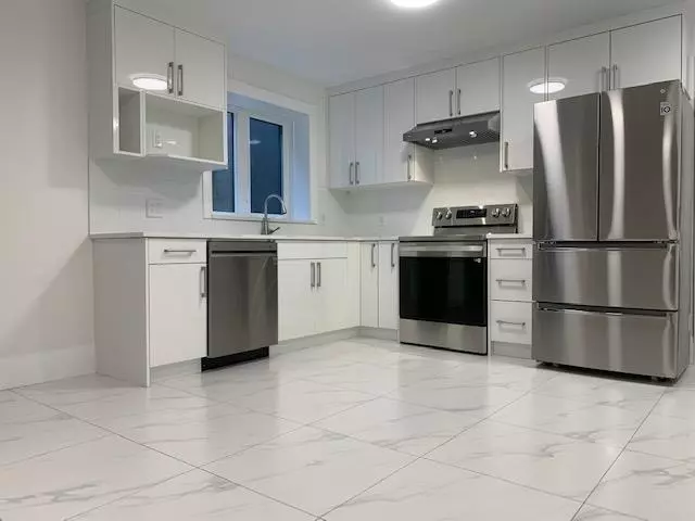 Delta, BC V4M 2N1,216 English Bluff RD #B