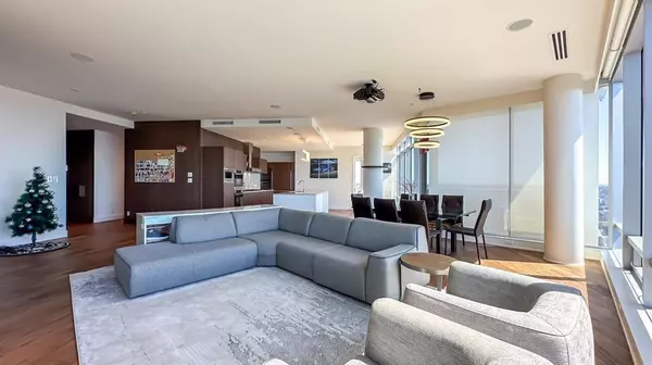 Vancouver, BC V6C 3T1,1128 W Georgia ST #5004