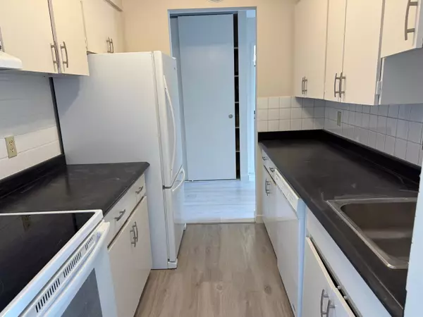 North Vancouver, BC V7P 3G7,2008 Fullerton AVE #1205