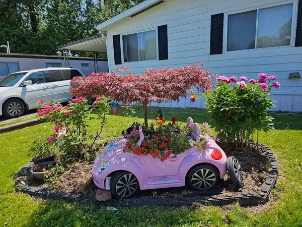 Surrey, BC V3W 6E1,8220 King George BLVD #58