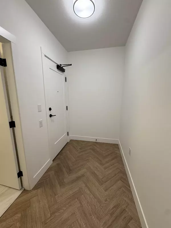 Burnaby, BC V5A 0E9,9228 Slope Mews #306