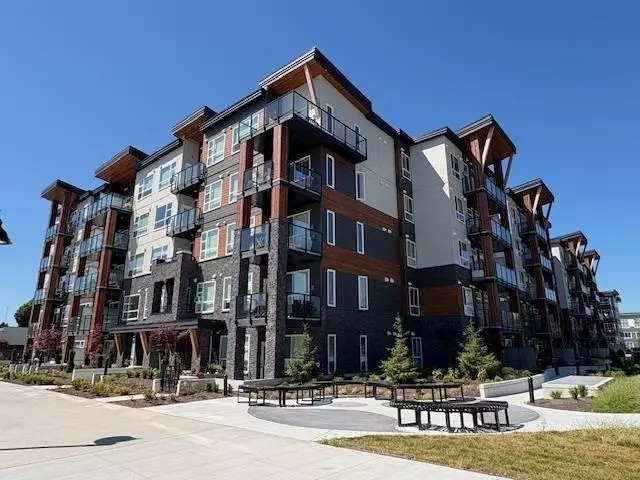 12109 223 ST #422, Maple Ridge, BC V2X 5Y6