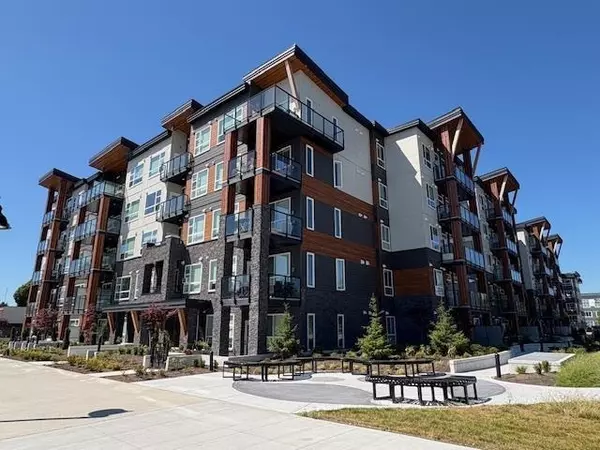 12109 223 ST #422, Maple Ridge, BC V2X 5Y6