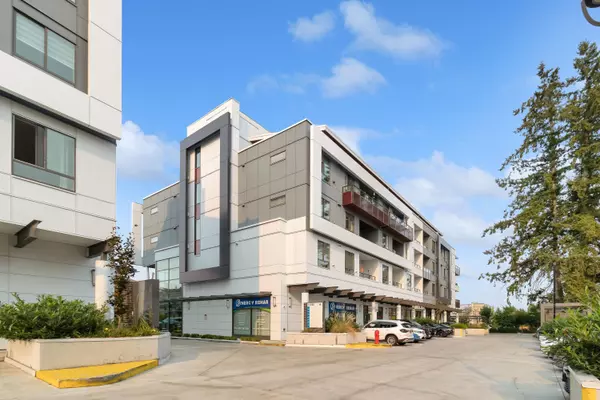 Surrey, BC V3S 0B6,14468 72 AVE #A404