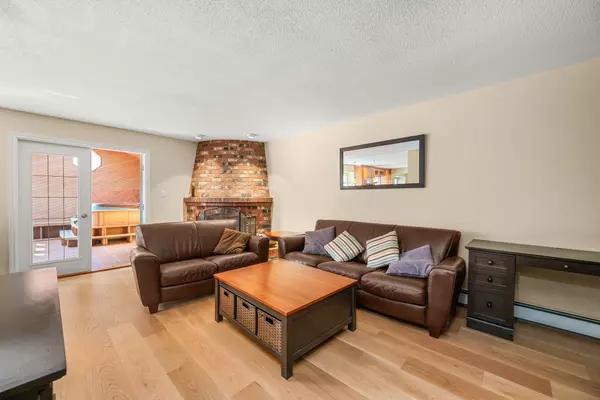 Richmond, BC V7C 5A3,8711 Doulton PL