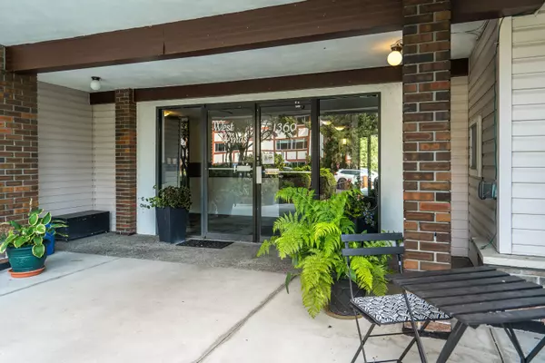 White Rock, BC V4B 3W5,1360 Martin ST #303