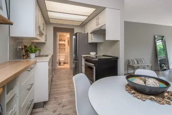 White Rock, BC V4B 3W5,1360 Martin ST #303