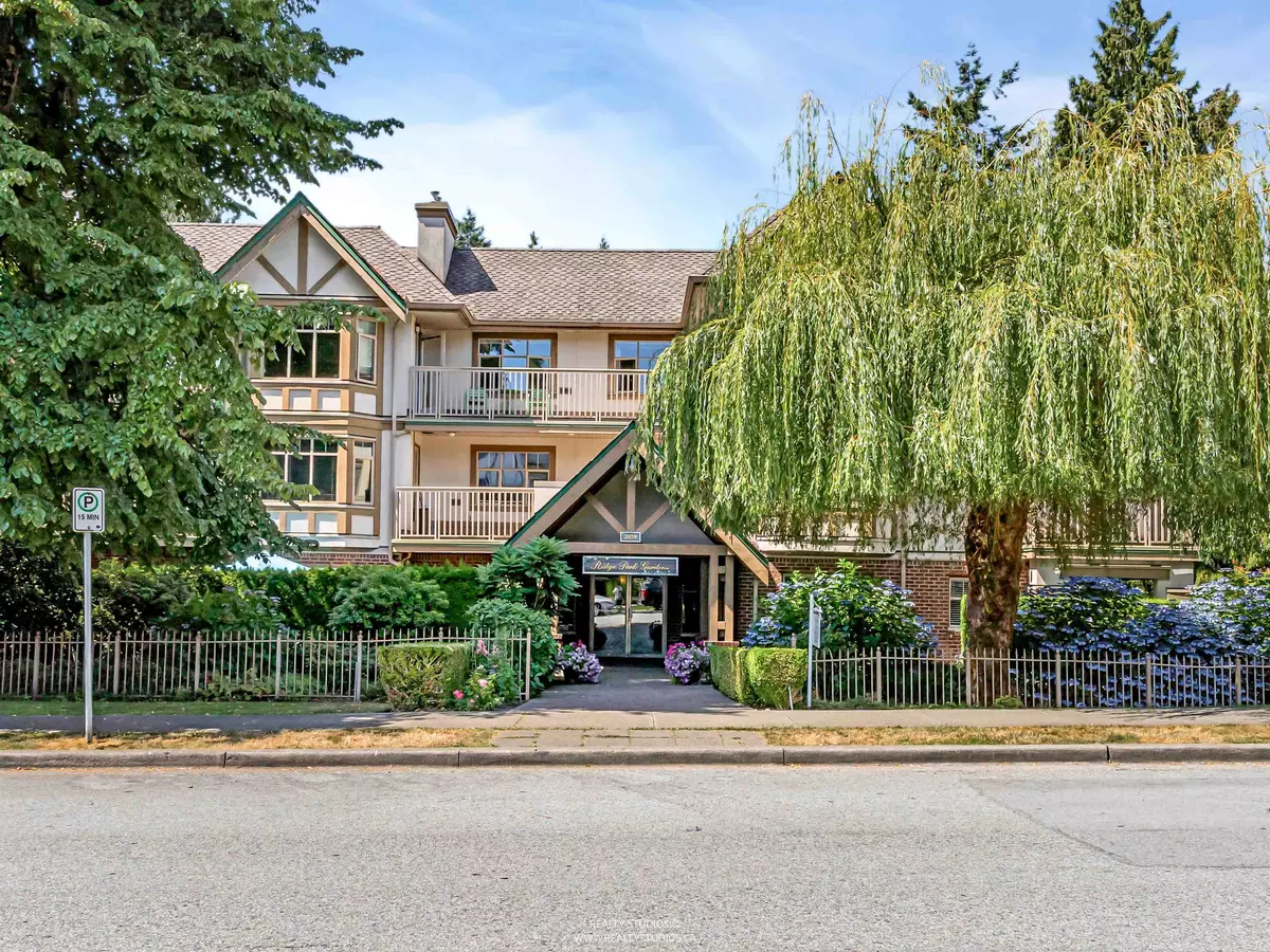 North Vancouver, BC V7M 2P4,2059 Chesterfield AVE #413