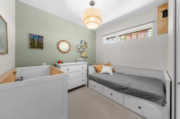 North Vancouver, BC V7J 0C9,1496 Charlotte RD #302