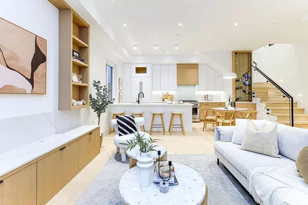 Vancouver, BC V5T 2L6,944 E 13 AVE #1